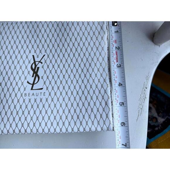 Yves Saint Laurent Beaute White Clutch Bag with Gold Mesh Pattern - Picture 4 of 6